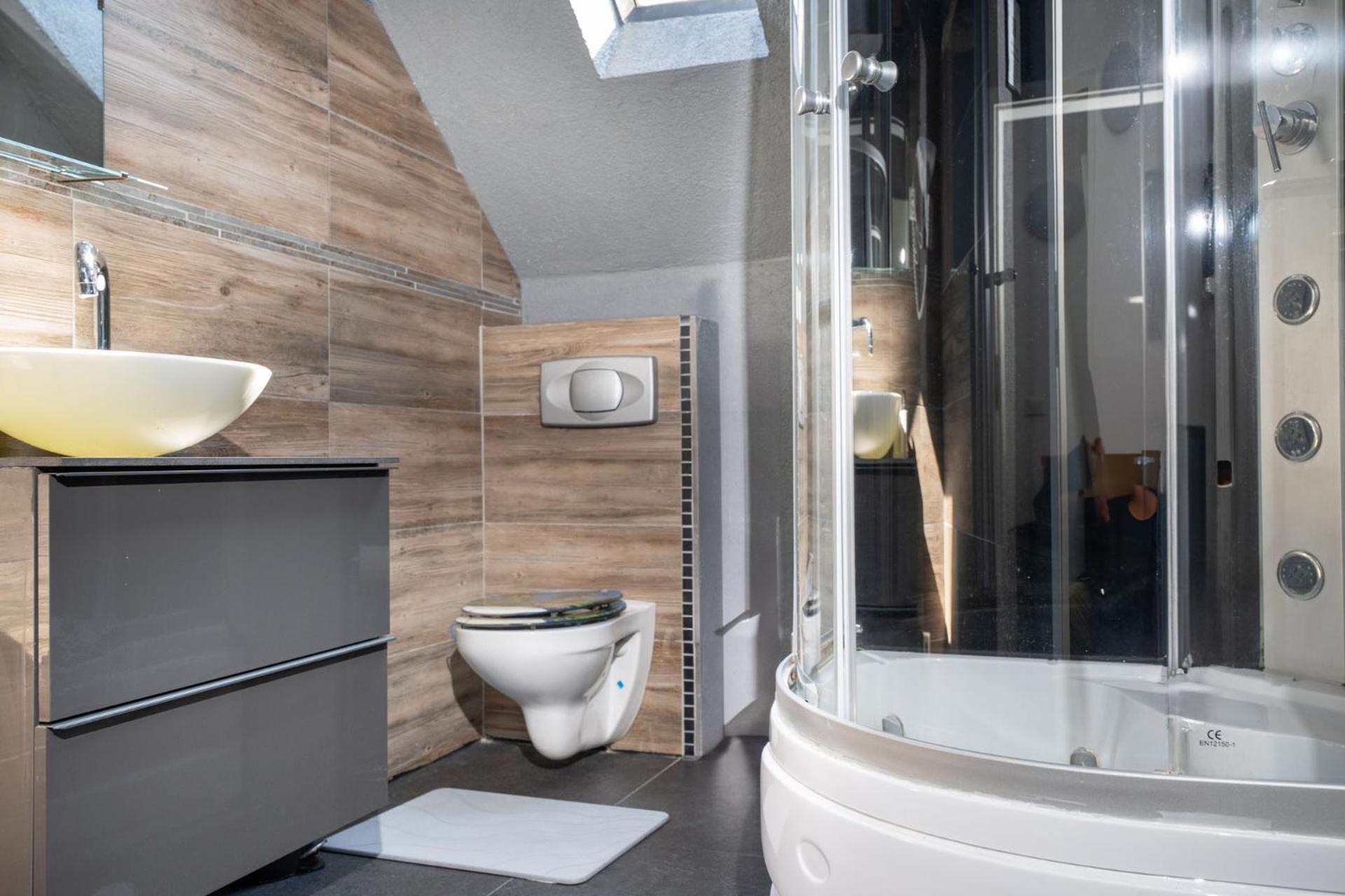 Stylische Privatzimmer An Der Mosel Koblenz  Exterior photo